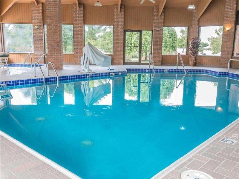 Quality Inn Grand Rapids North Walker Extérieur photo