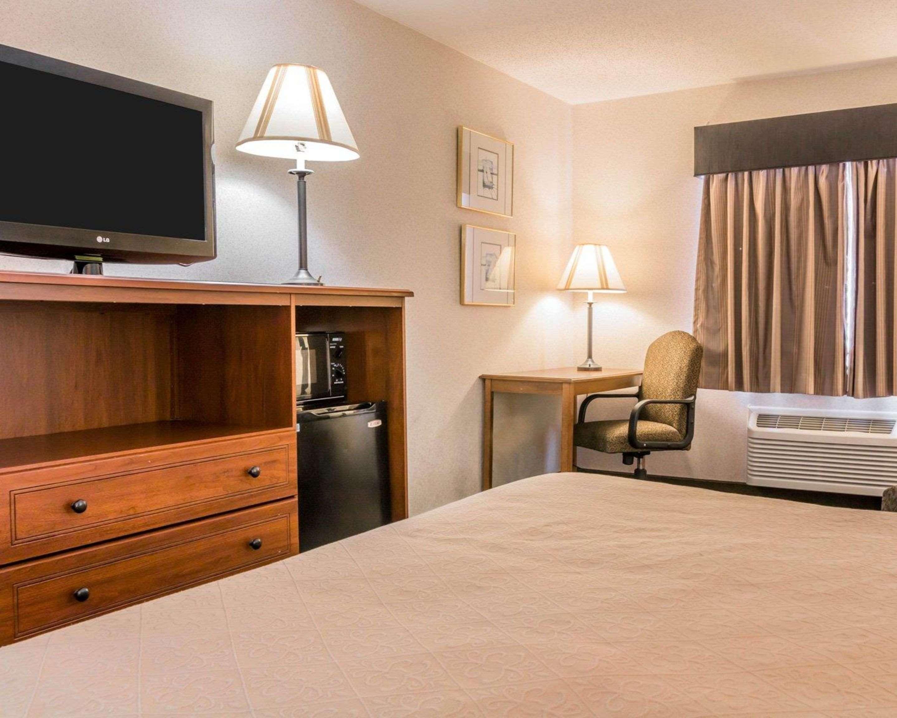 Quality Inn Grand Rapids North Walker Extérieur photo