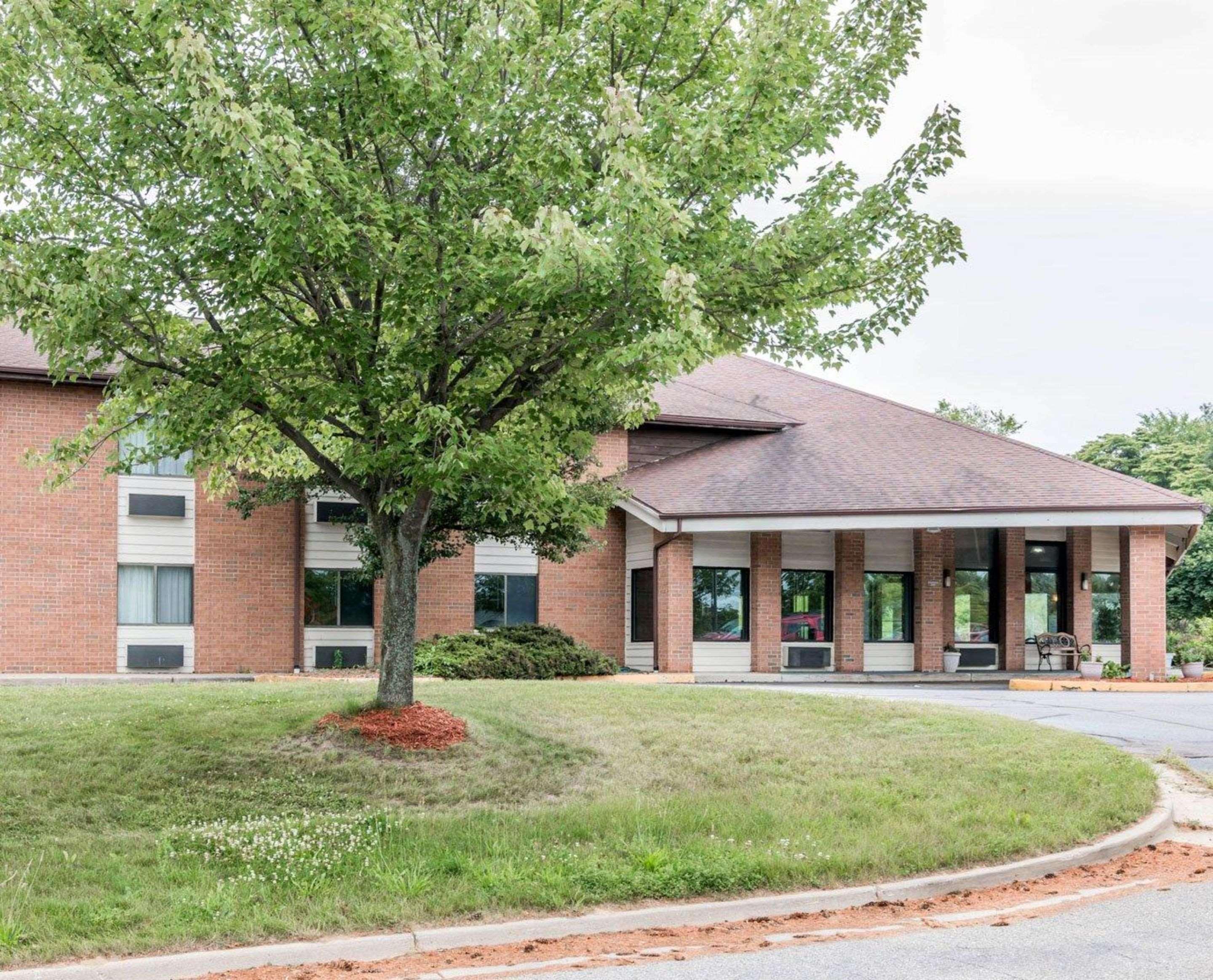 Quality Inn Grand Rapids North Walker Extérieur photo