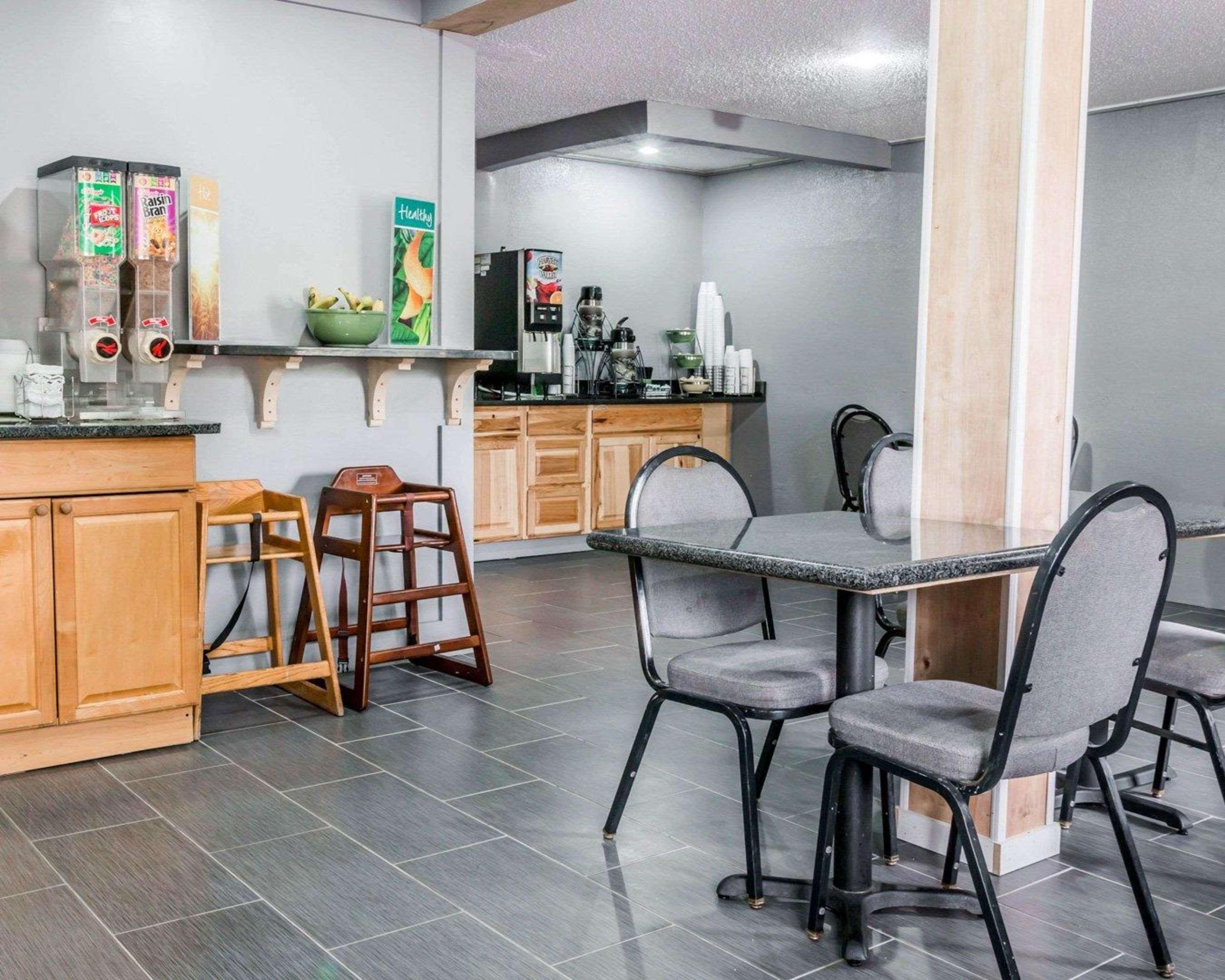 Quality Inn Grand Rapids North Walker Extérieur photo