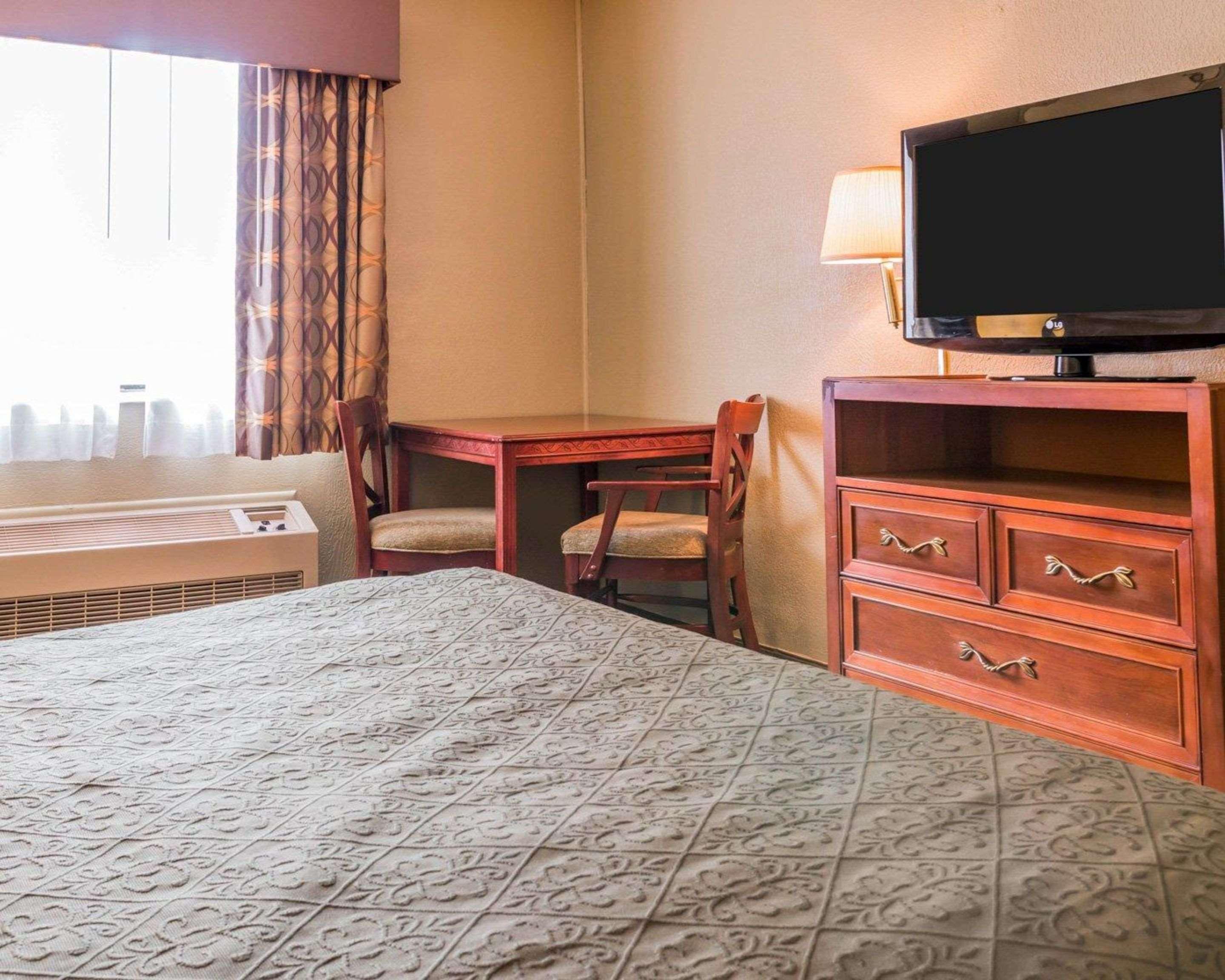 Quality Inn Grand Rapids North Walker Extérieur photo