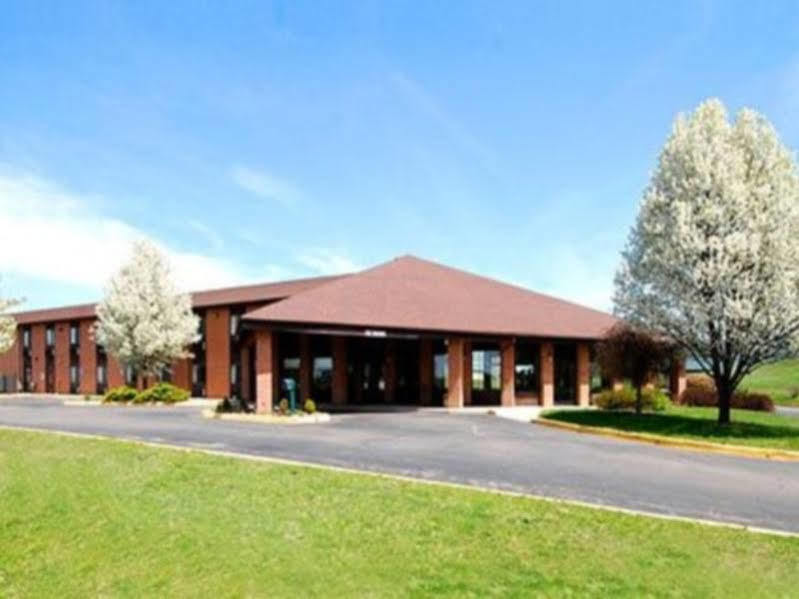 Quality Inn Grand Rapids North Walker Extérieur photo